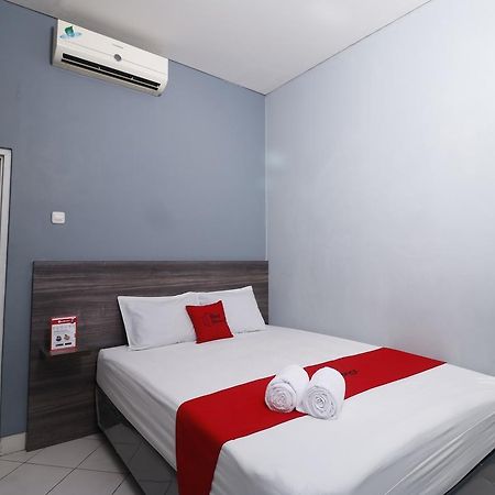 Reddoorz Plus Near Rs Harapan Kita Джакарта Экстерьер фото