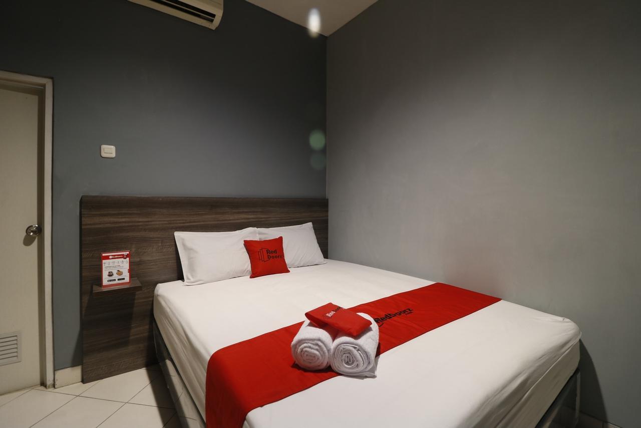 Reddoorz Plus Near Rs Harapan Kita Джакарта Экстерьер фото