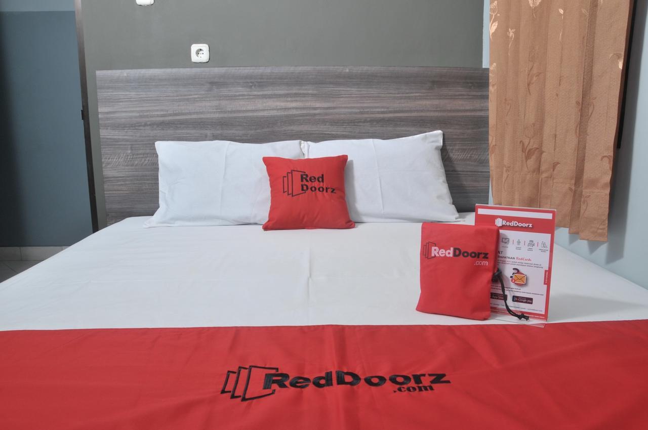 Reddoorz Plus Near Rs Harapan Kita Джакарта Экстерьер фото